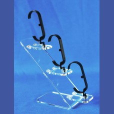 RELOJES  3 unds. sobre base inclinada<br>Medidas: 80 x 150 x 170 mm<br>